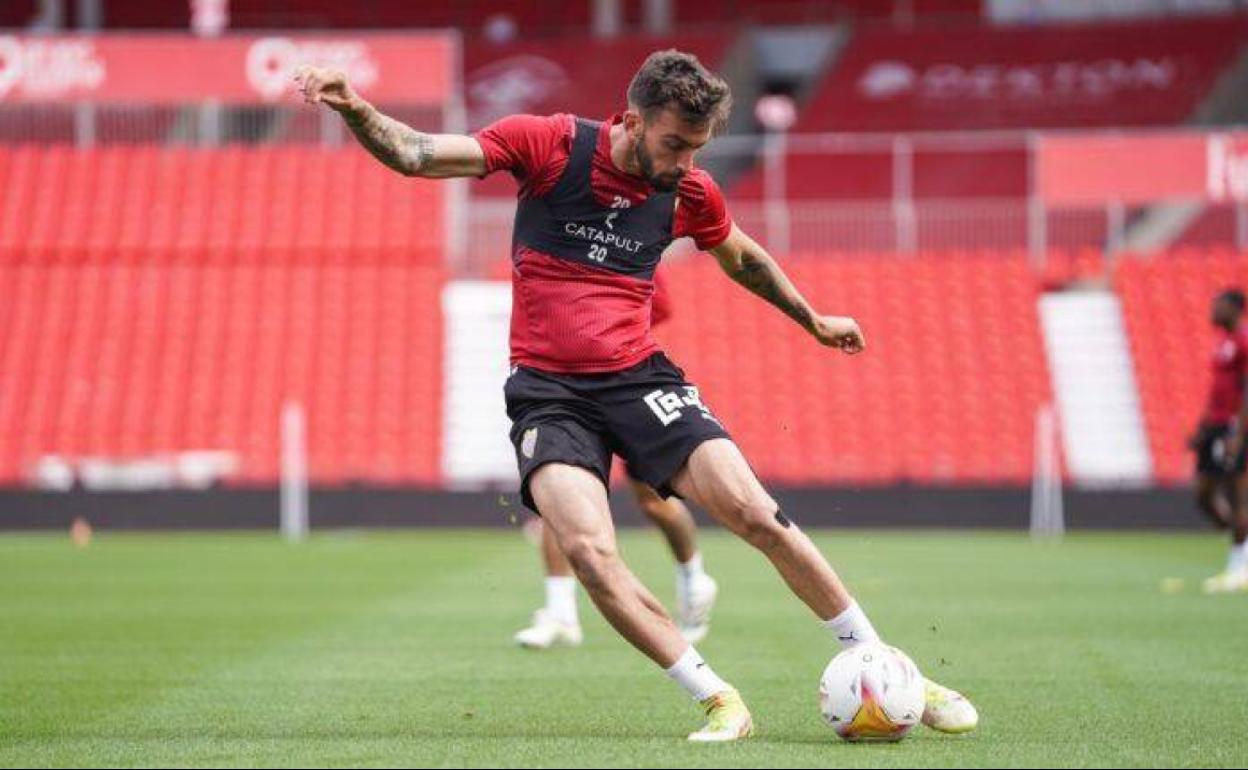 Álex Centelles se queda en la UD Almería. 