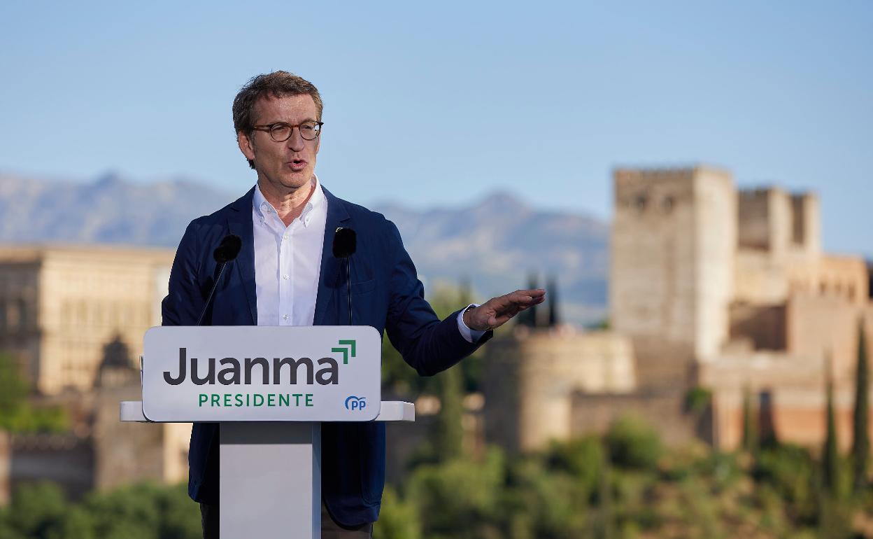 Núñez Feijoo, durante su intervención en el Mirador de San Nicolás.