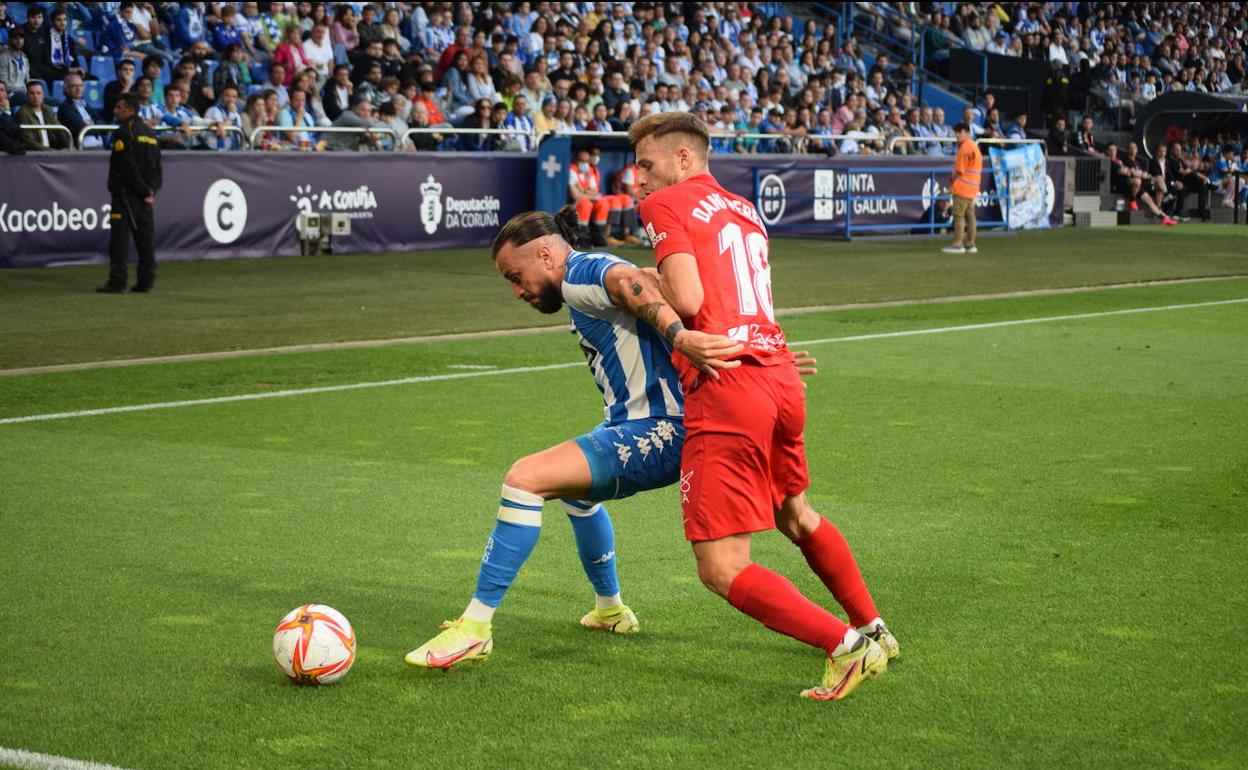 Dani Perejón fue sustituido al descanso. 