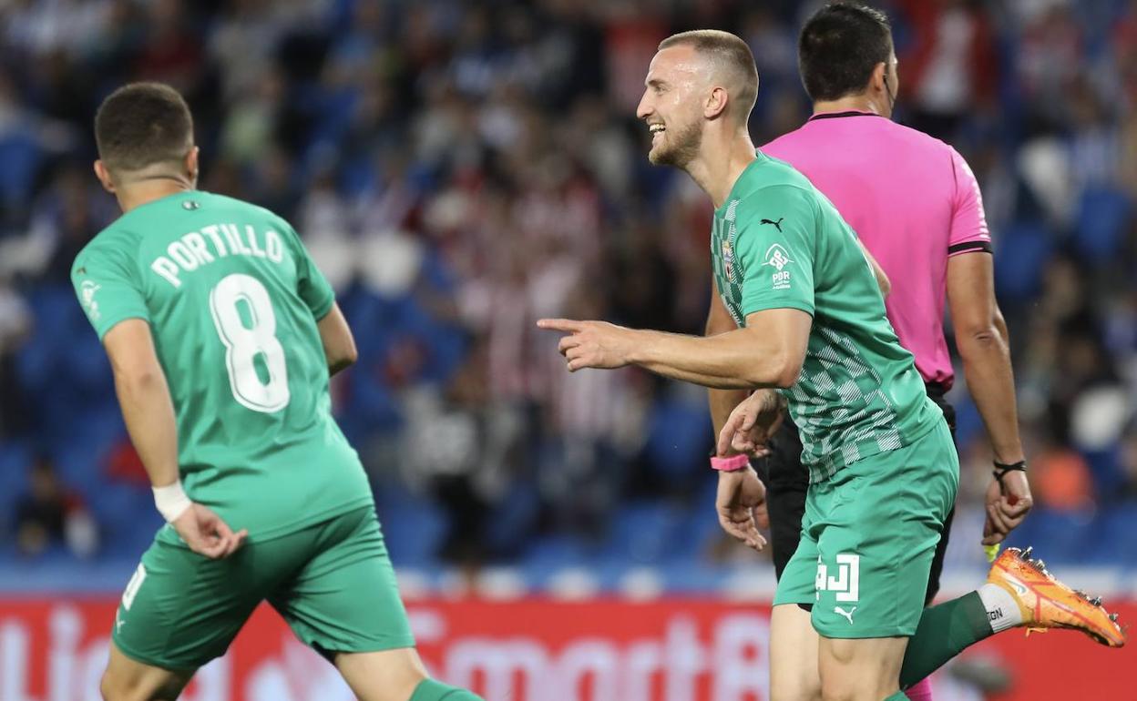 Rodrigo Ely celebra el segundo gol de su etapa indálica, en el Reale Arena. 