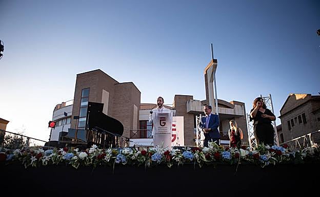 Liñán se dirige al público asistente al acto de ayer. 
