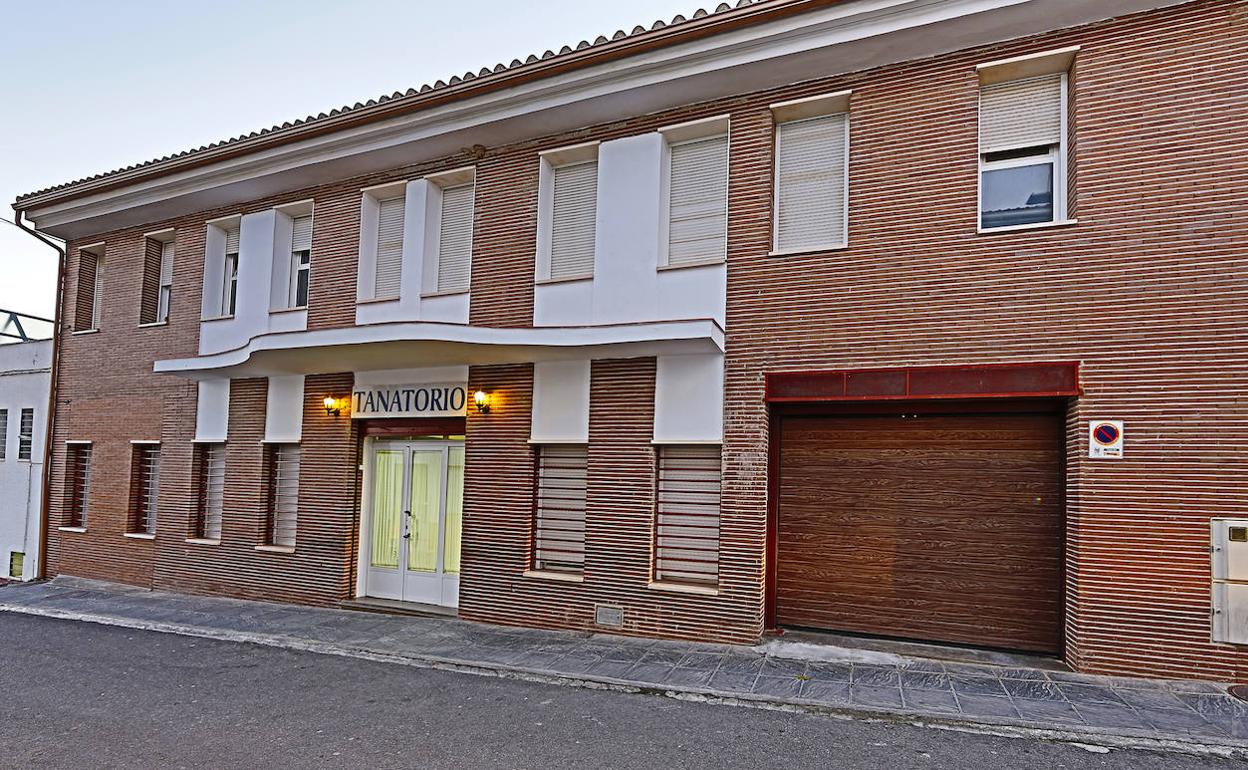 Imagen del tanatorio, que se halla en la calle Avenate de Íllora. 