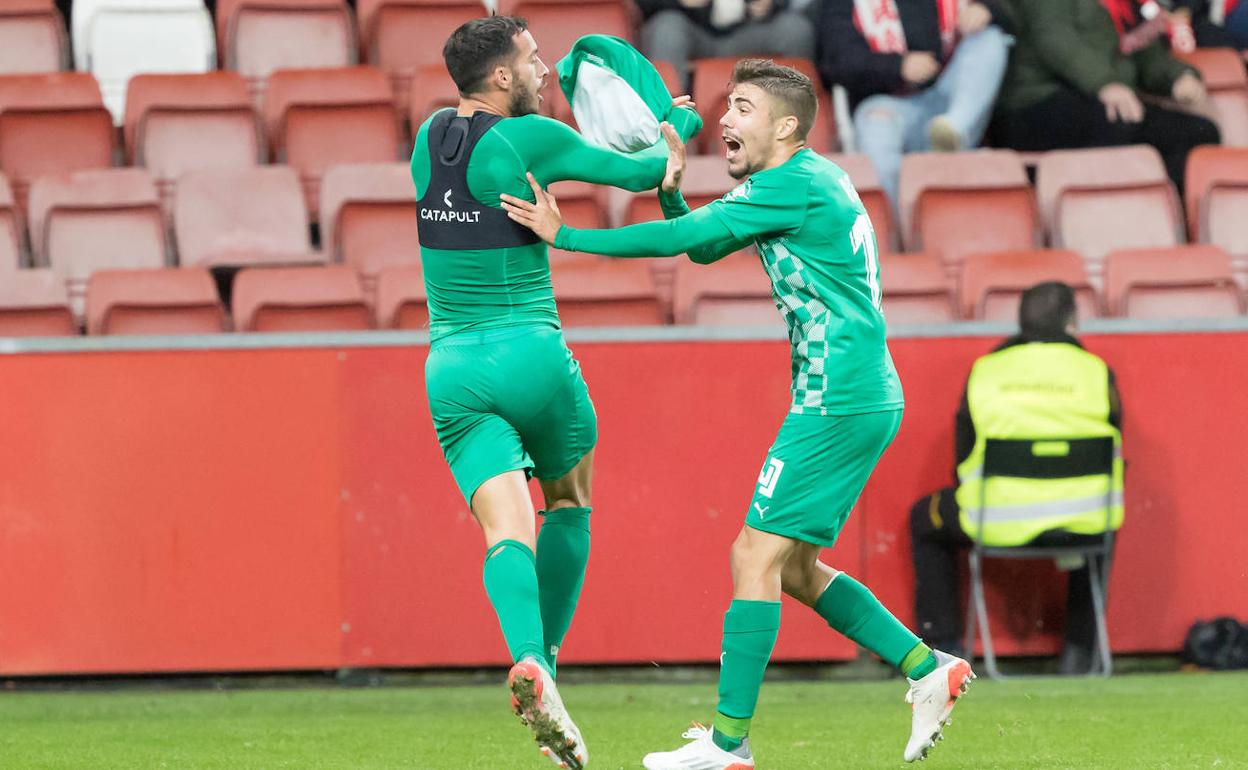 Lazo y Pozo, que celebran el gon en El Molinón, son los que tienen más años de contrato. 