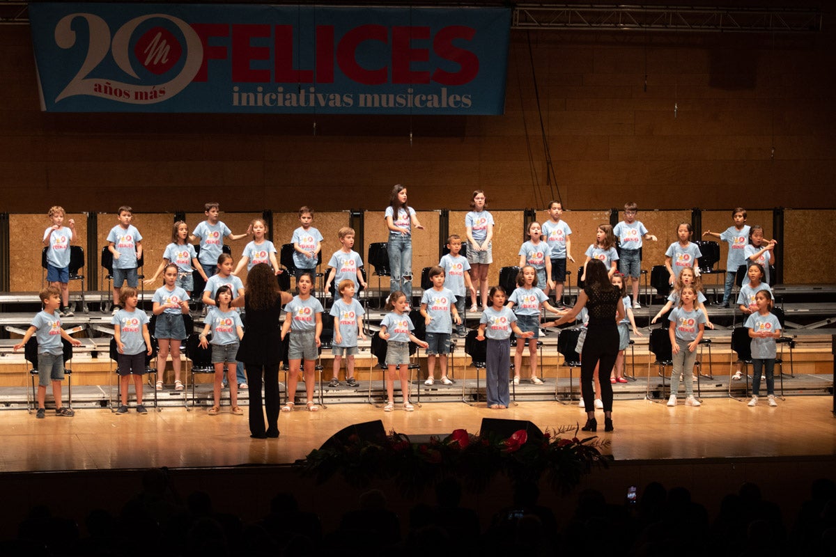 Los alumnos de Iniciativas musicales, sobre el escenario.