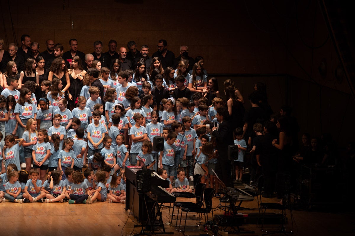 Los alumnos de Iniciativas musicales, sobre el escenario.