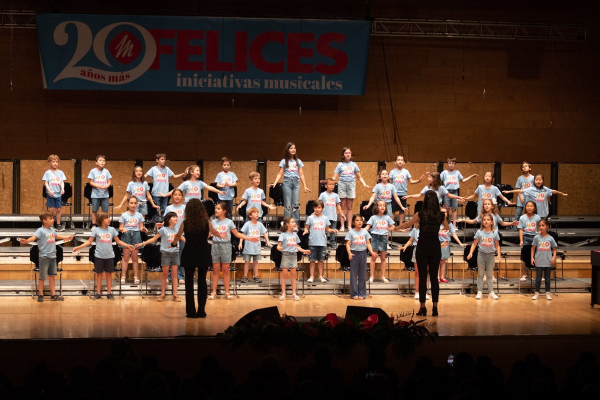 Los alumnos de Iniciativas musicales, sobre el escenario.
