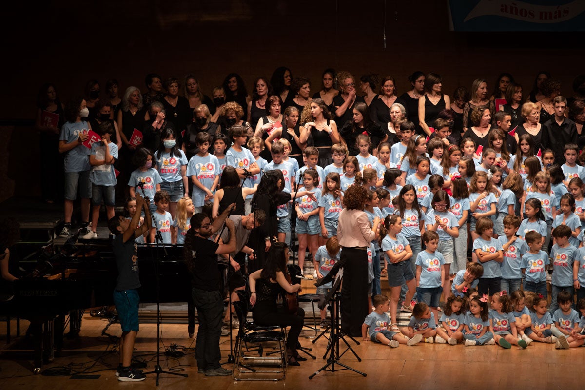 Los alumnos de Iniciativas musicales, sobre el escenario.