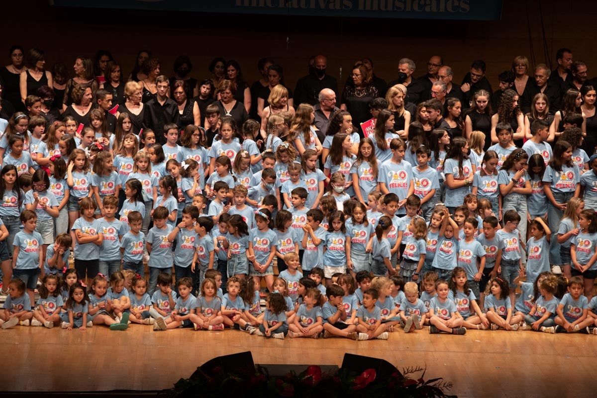 Los alumnos de Iniciativas musicales, sobre el escenario.