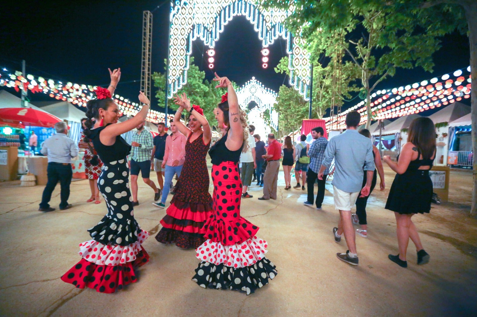 Bailaoras en el ferial.