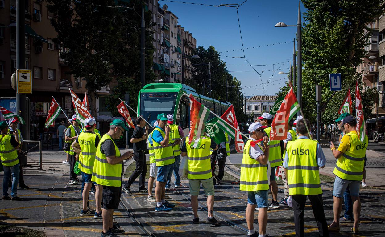 Así hemos vivido la huelga de autobuses en Granada este viernes