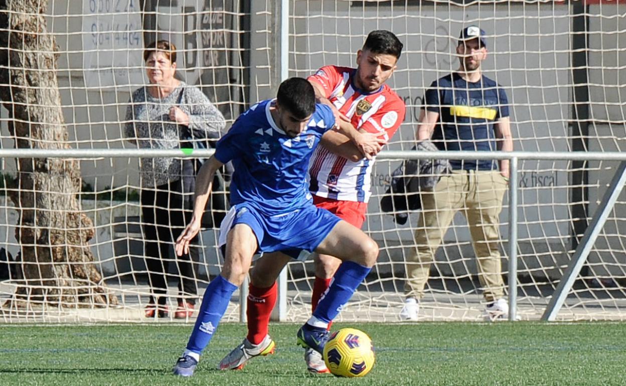 Lance en el último duelo disputado entre el Arenas de Armilla y el Maracena. 
