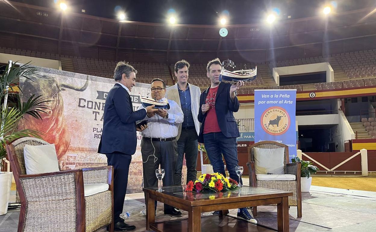 Victorino Martín, José Juan Rubí, Juanjo Salvador y Rubén Amón al término de la charla. 