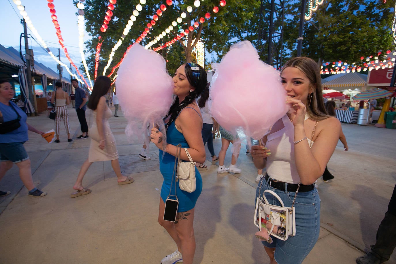 Los granadinos aprovecharon la disminución del calor para disfrutar del ferial