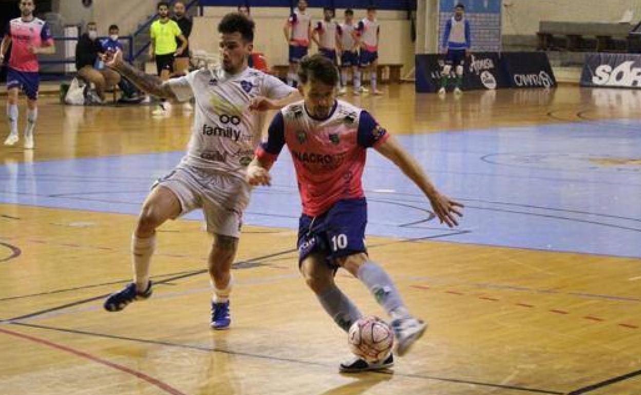 El ala zurdo Álex Motos continuará un año más en Inagroup El Ejido. 