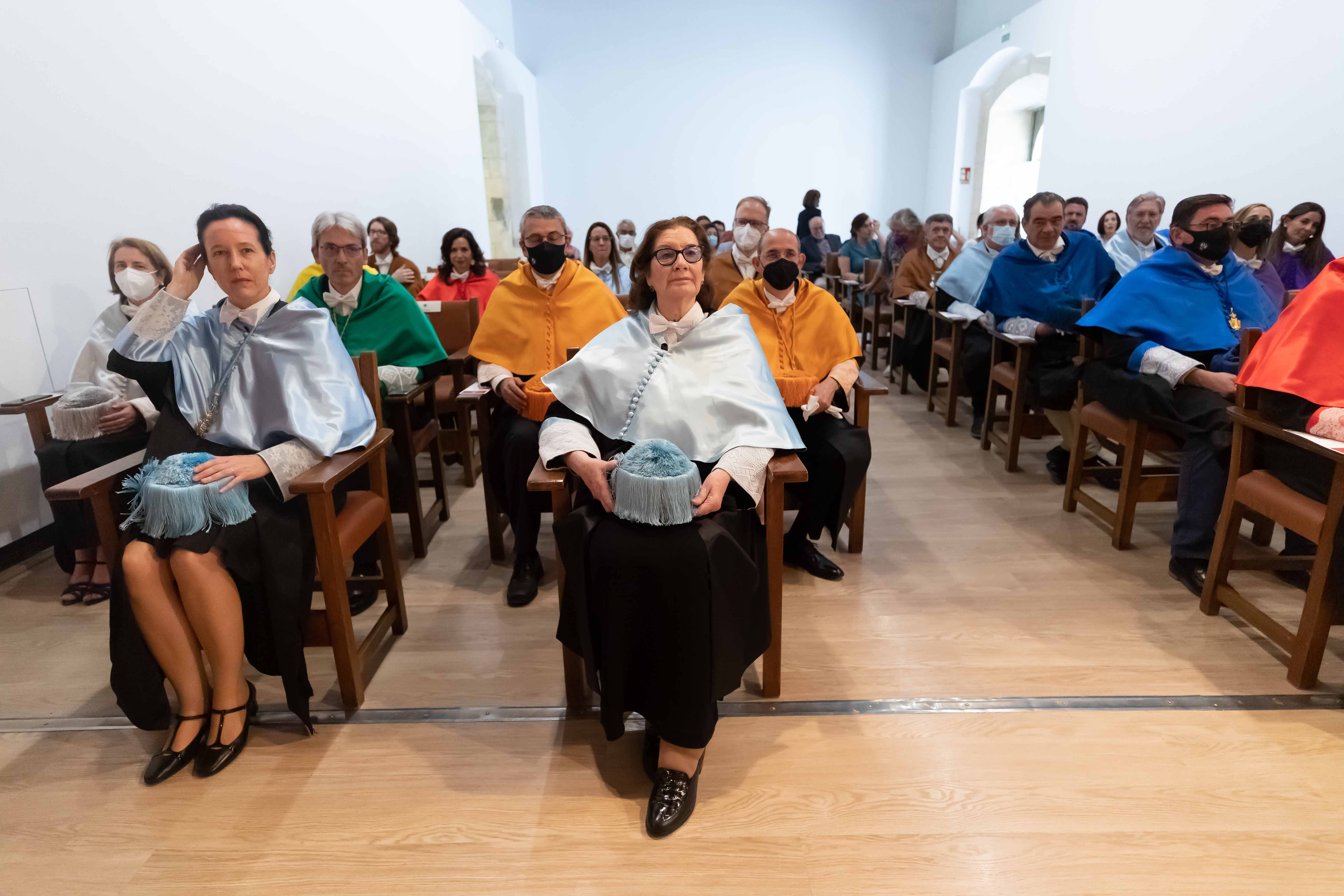 Se mostró emocionada con la distinción, y agradeció la oportunidad que le dio la vida para dar voz a los sin voz, antes de recibir el birrete, el anillo y el libro 