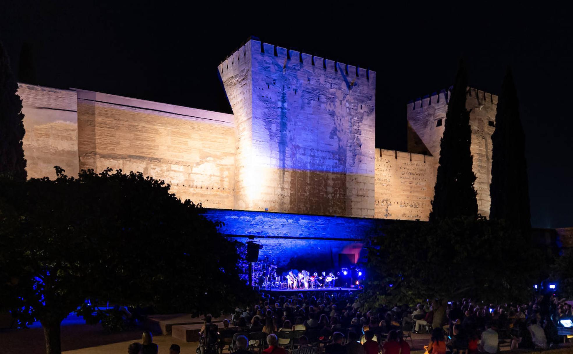 Lleno en la plaza de los Aljibes en la conmemoración del concurso anoche. 