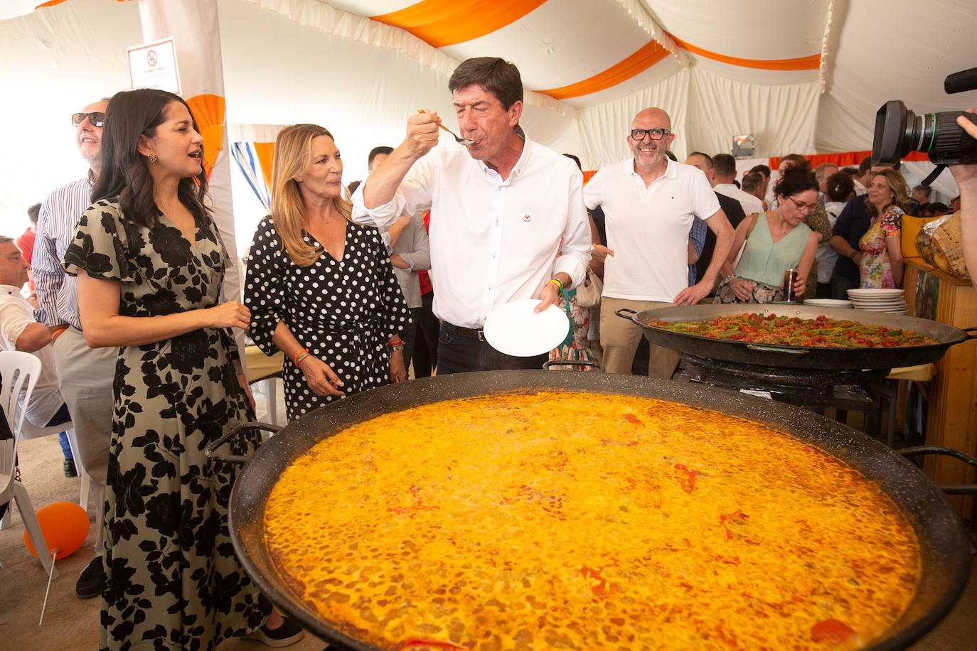 Tanto PP como Ciudadanos han hecho campaña en el Ferial de Almanjáyar, con Juanma Moreno, Marifrán Carazo, Francisco Rodríguez por un lado, y Juan Marín, Inés Arrimadas y Concha Insúa por otro
