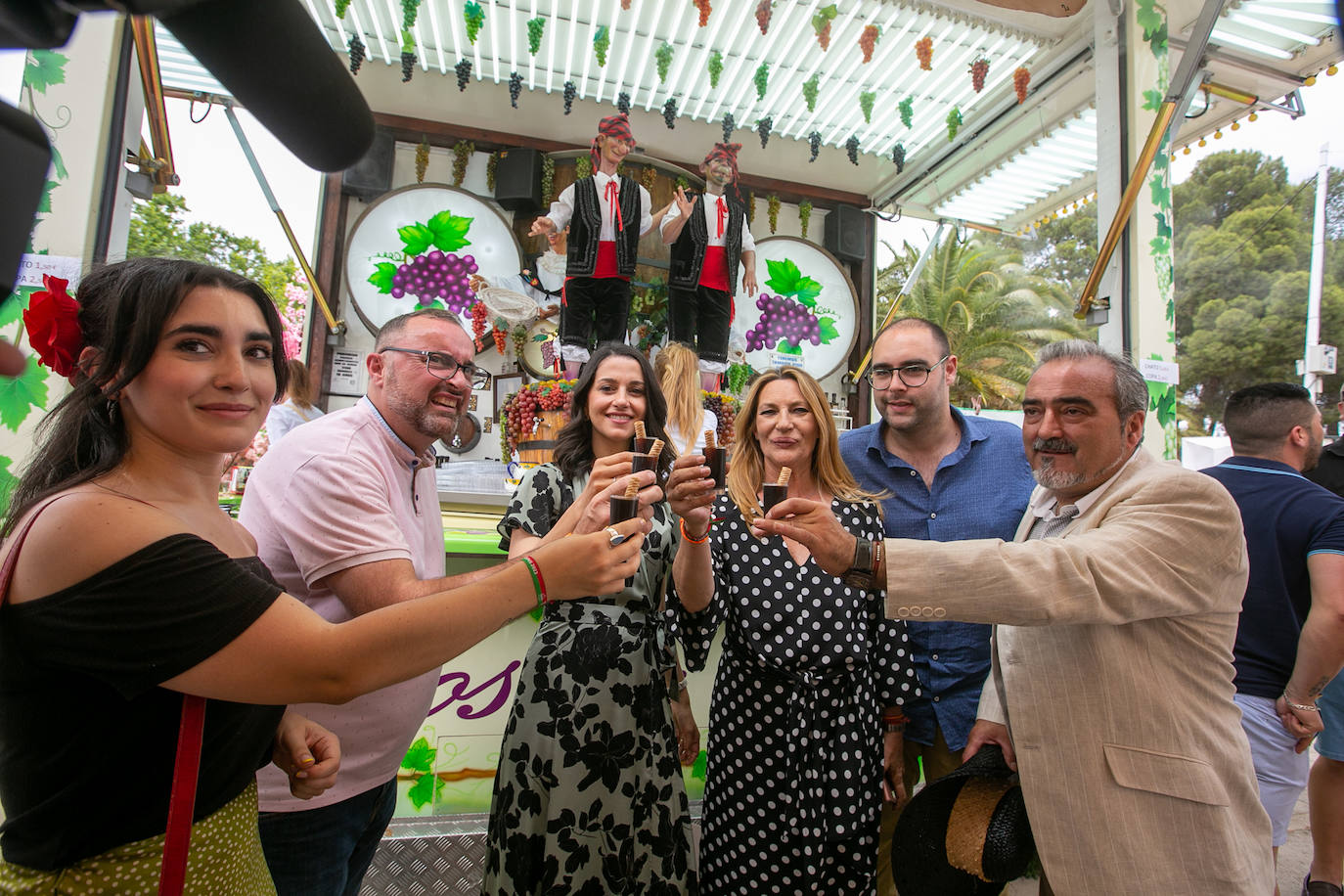 Tanto PP como Ciudadanos han hecho campaña en el Ferial de Almanjáyar, con Juanma Moreno, Marifrán Carazo, Francisco Rodríguez por un lado, y Juan Marín, Inés Arrimadas y Concha Insúa por otro