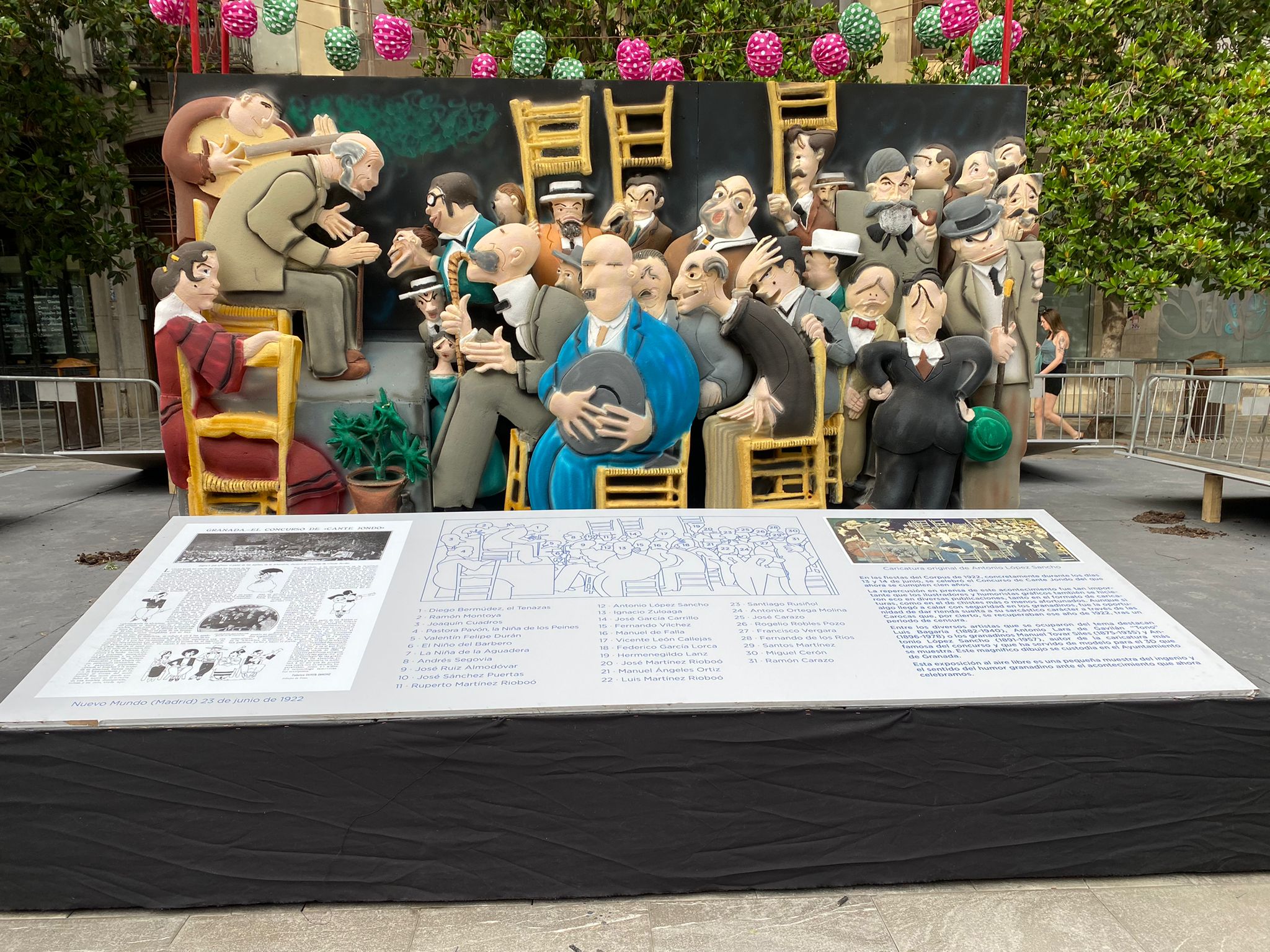 Desfila desde las 12.00 horas por las calles del centro de Granada tras dos años sin poder pasearla por la pandemia