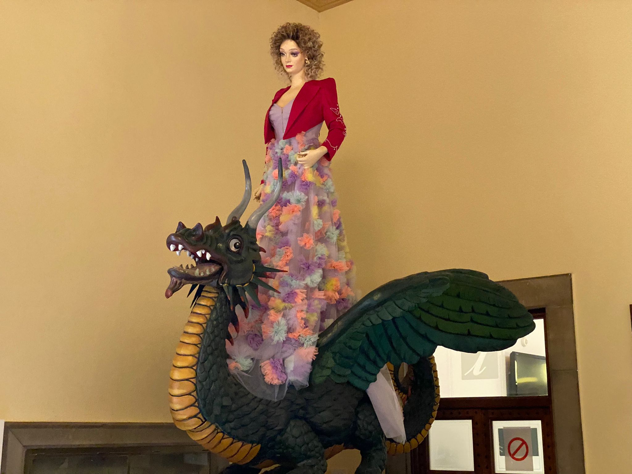 Desfila desde las 12.00 horas por las calles del centro de Granada tras dos años sin poder pasearla por la pandemia