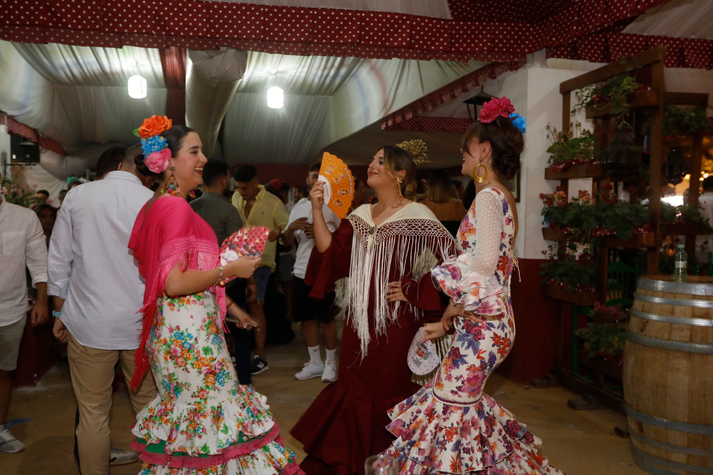 Ambiente nocturno en el recinto ferial de Almanjáyar.