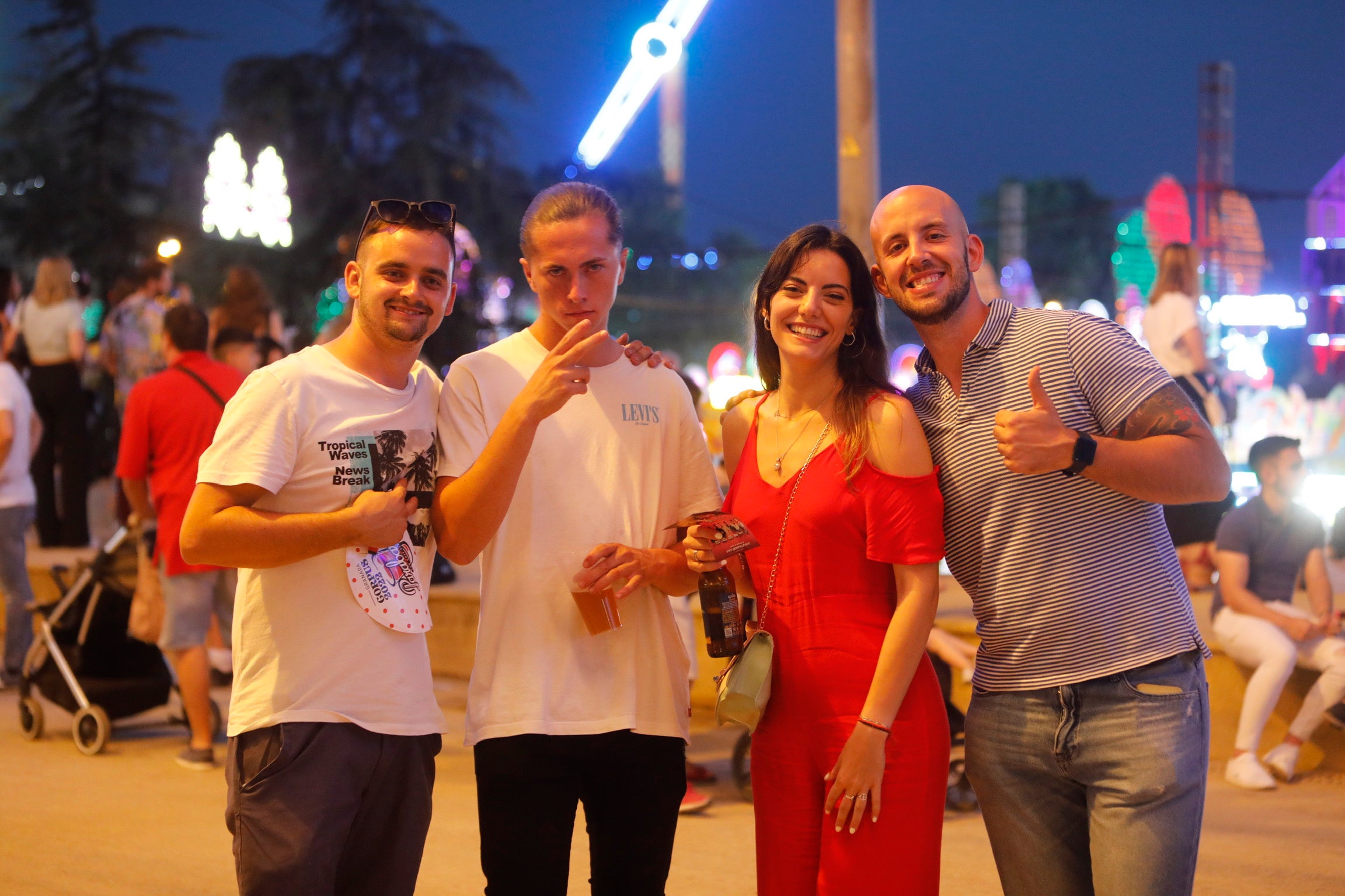 Ambiente nocturno en el recinto ferial de Almanjáyar.