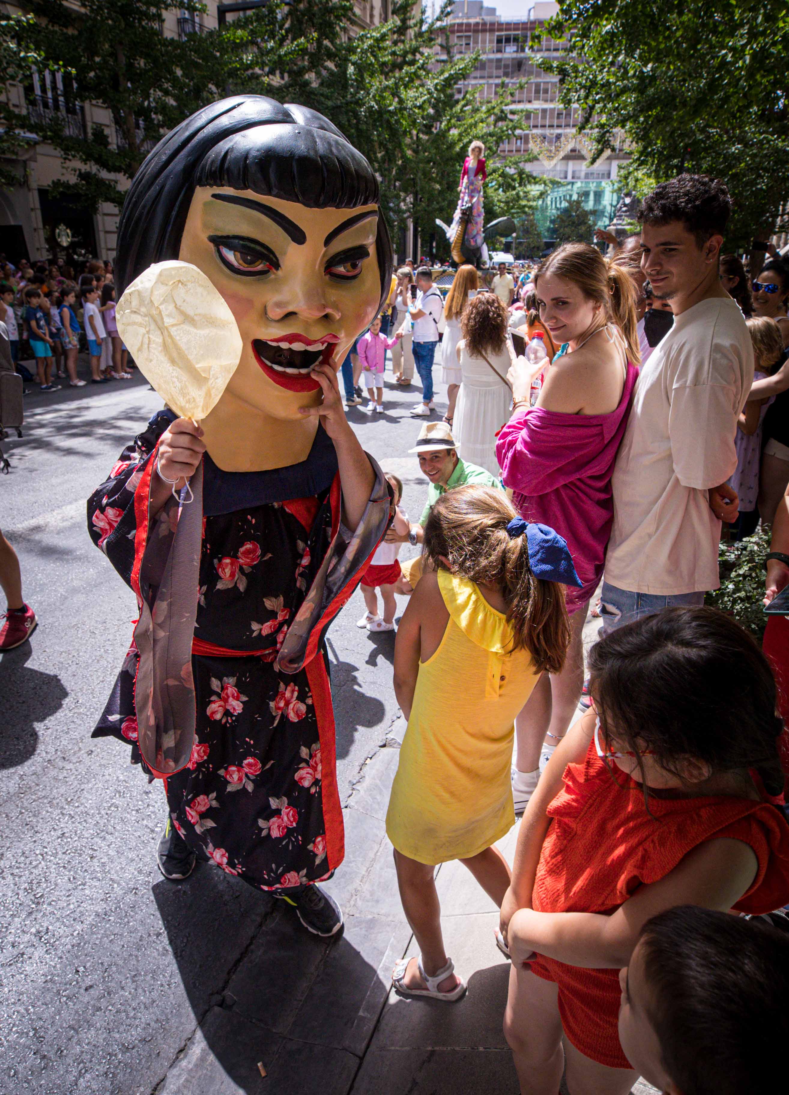 Desfila desde las 12.00 horas por las calles del centro de Granada tras dos años sin poder pasearla por la pandemia