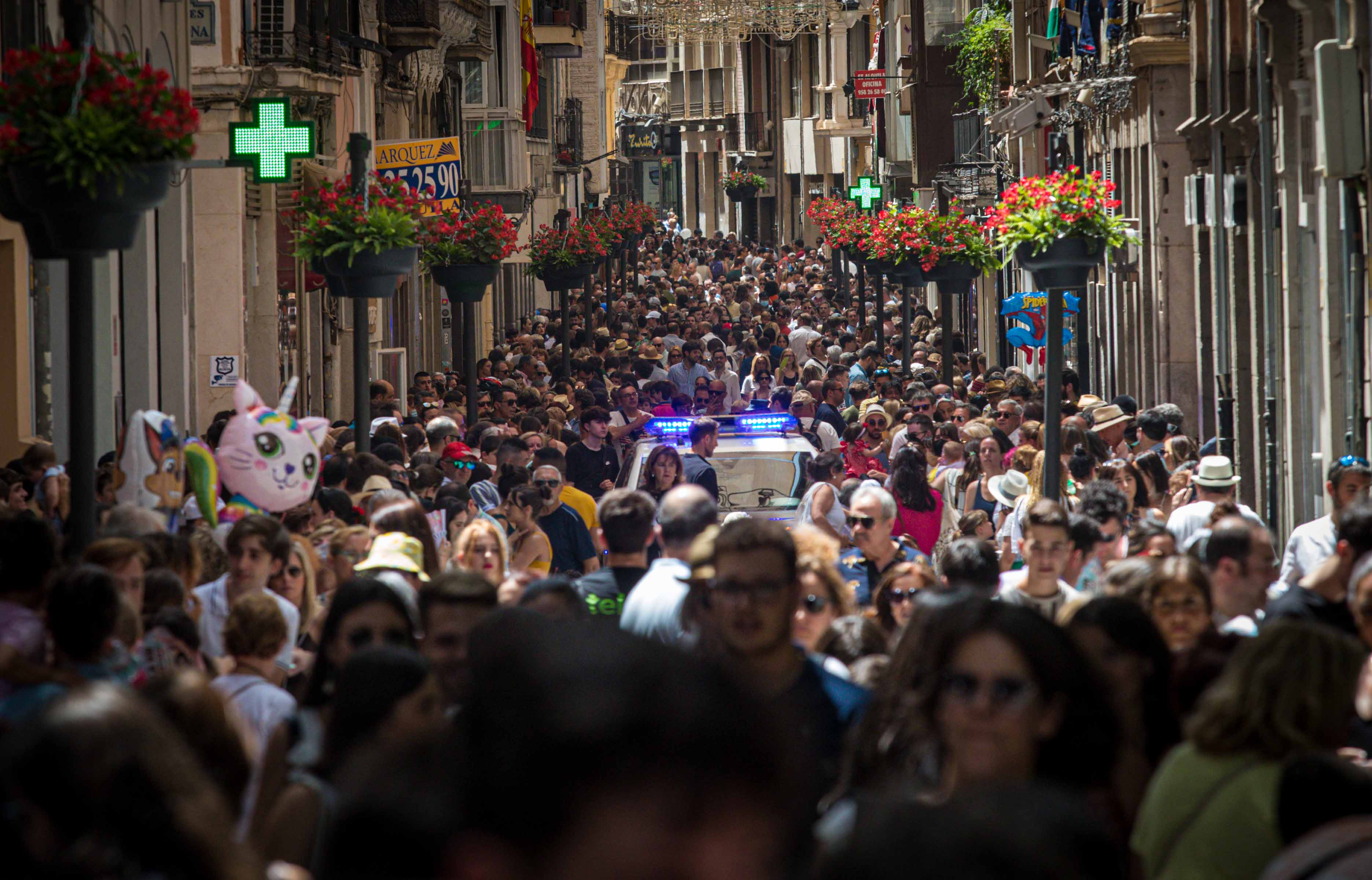 Desfila desde las 12.00 horas por las calles del centro de Granada tras dos años sin poder pasearla por la pandemia