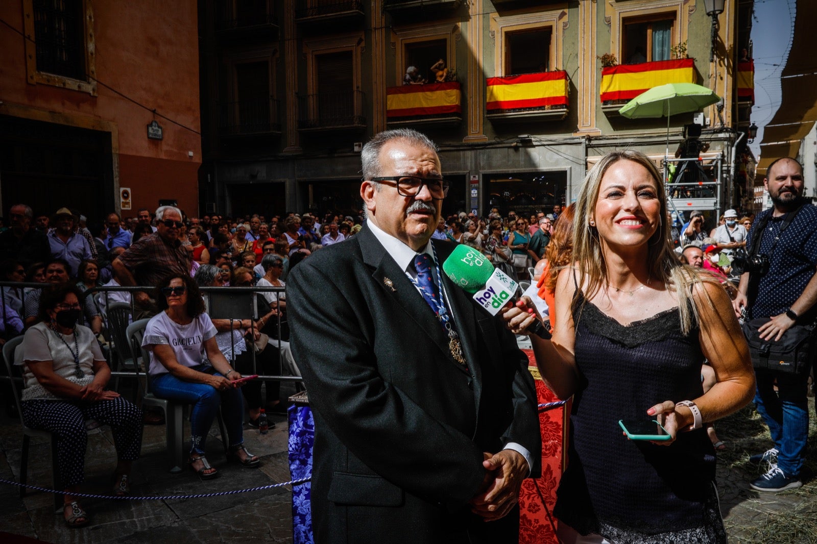 Miles de granadinos se dan cita en las calles de la capital para cumplir con una de las grandes tradiciones recuperadas