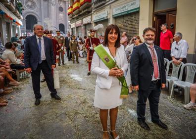 Imagen secundaria 1 - Granada recibe a la Custodia en una mañana de calor y emoción