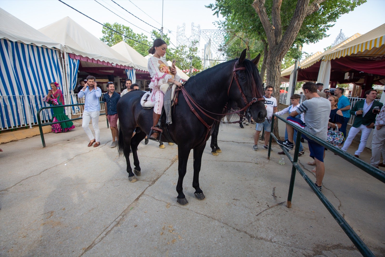 Brindis a caballo por la Fería de Graná.