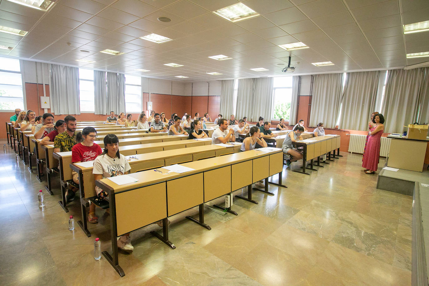 Las oposiciones se llevan a cabo este sábado en distintas sedes de Granada y el resto de Andalucía.