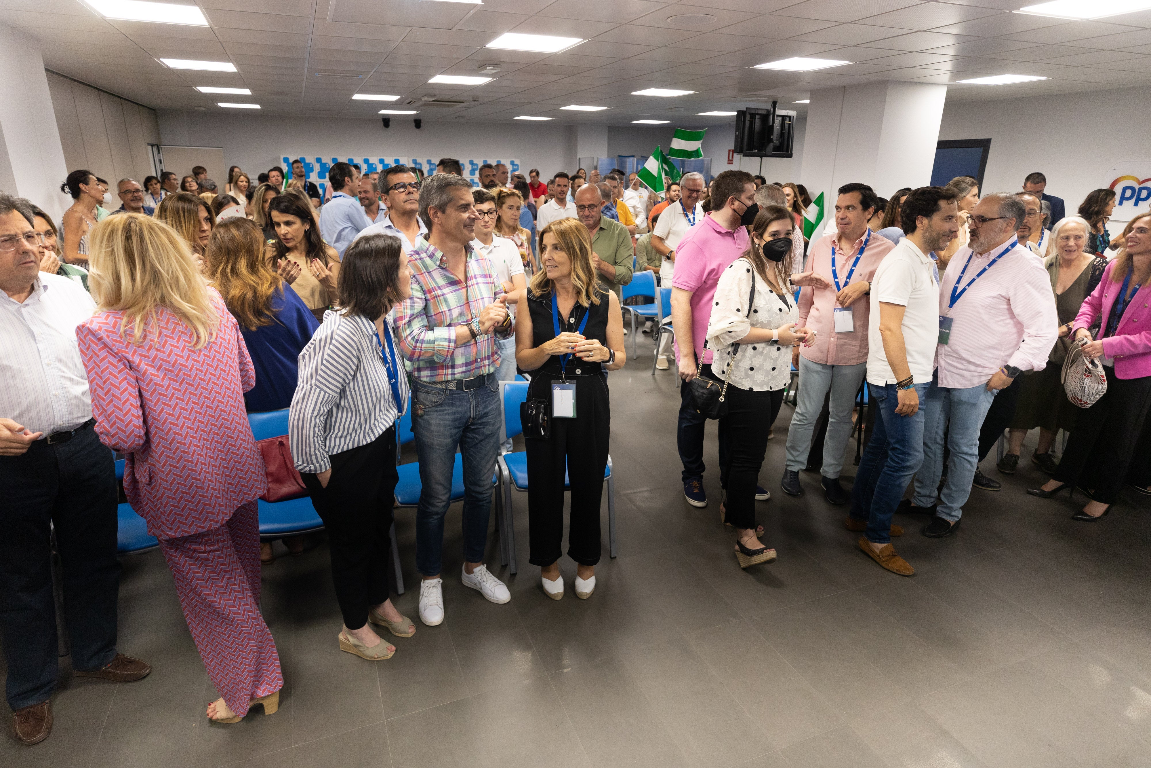 Votación en las mesas electorales de Granada.