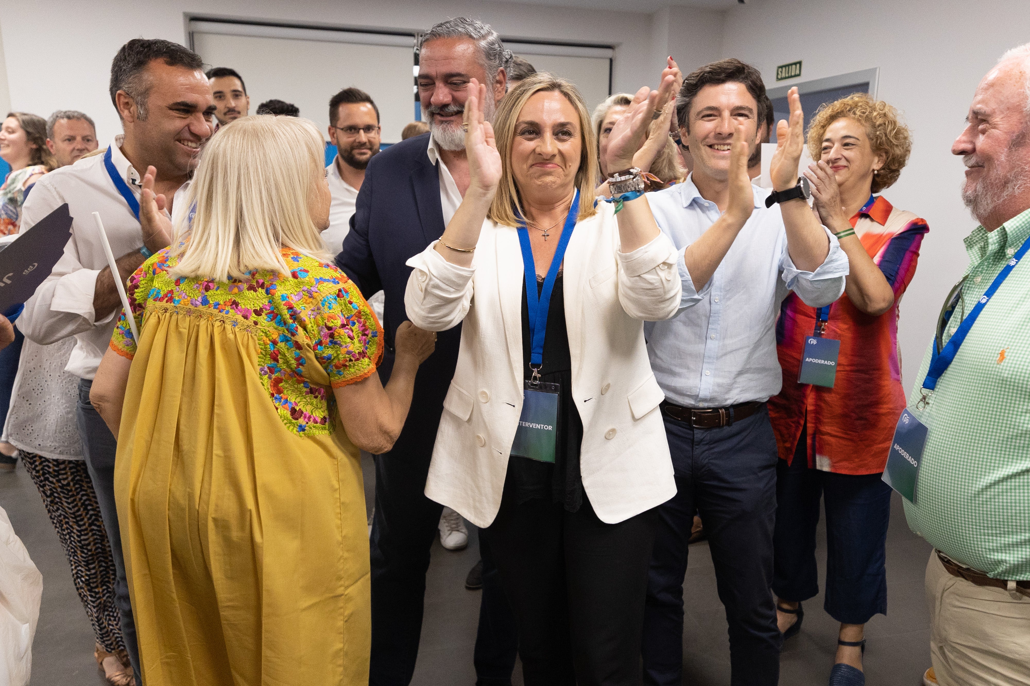 Votación en las mesas electorales de Granada.