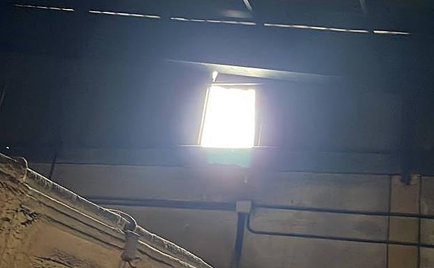 Por aquí accedieron a la nave de I. G. 