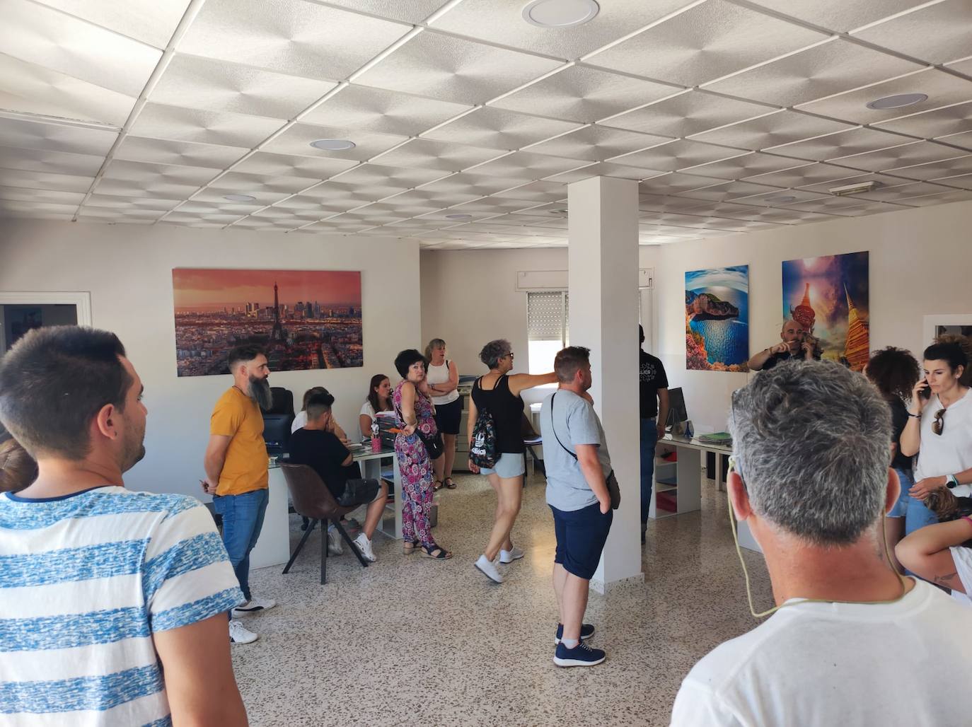 Los clientes descontentos ocuparon ayer la agencia para expresar su malestar. 