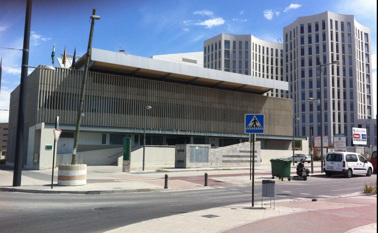 Sede del Instituto de Medicina Legal , donde hubo que hacer la autopsia al cuerpo sin vida del asegurado. 