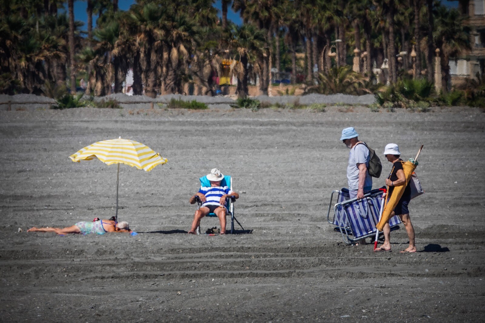 El primer fin de semana del verano no colma los arenales de la provincia por la moderación de las temperaturas