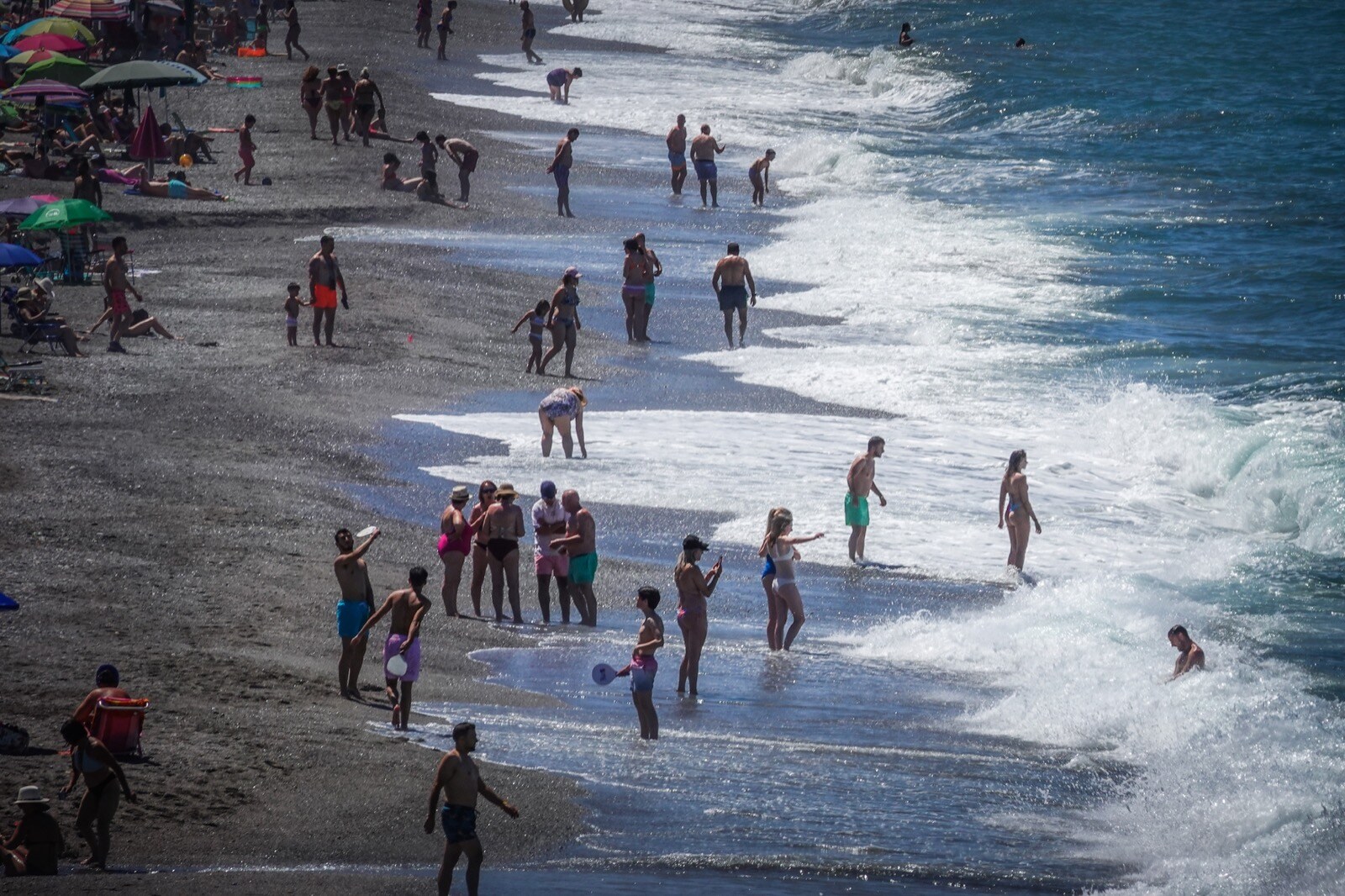 El primer fin de semana del verano no colma los arenales de la provincia por la moderación de las temperaturas