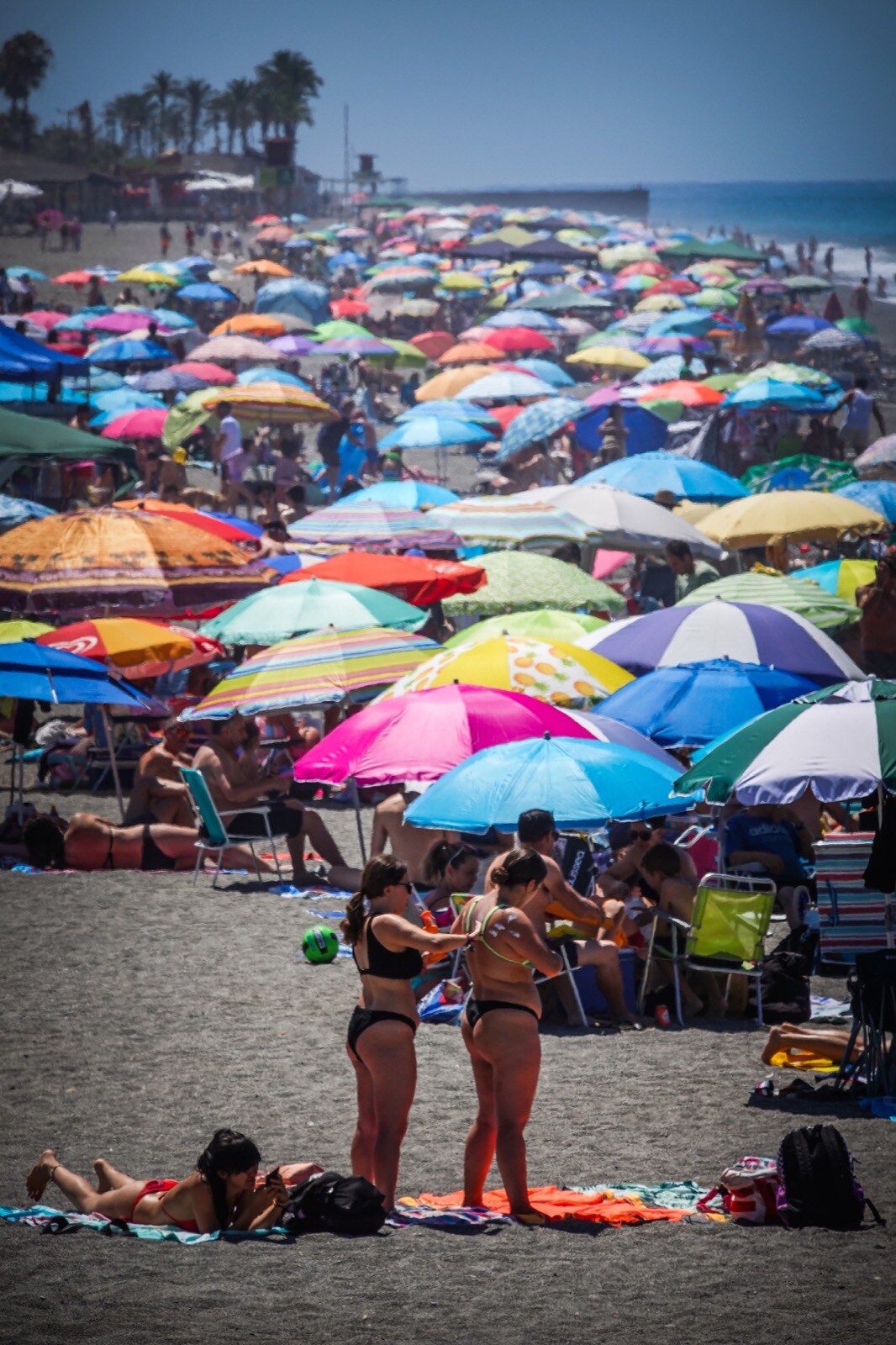 El primer fin de semana del verano no colma los arenales de la provincia por la moderación de las temperaturas