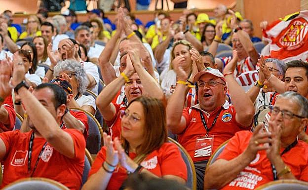 Imagen principal - Las aficiones, protanistas en un evento que tuvo mensaje de David Bisbal y presentado por Juanjo García. 