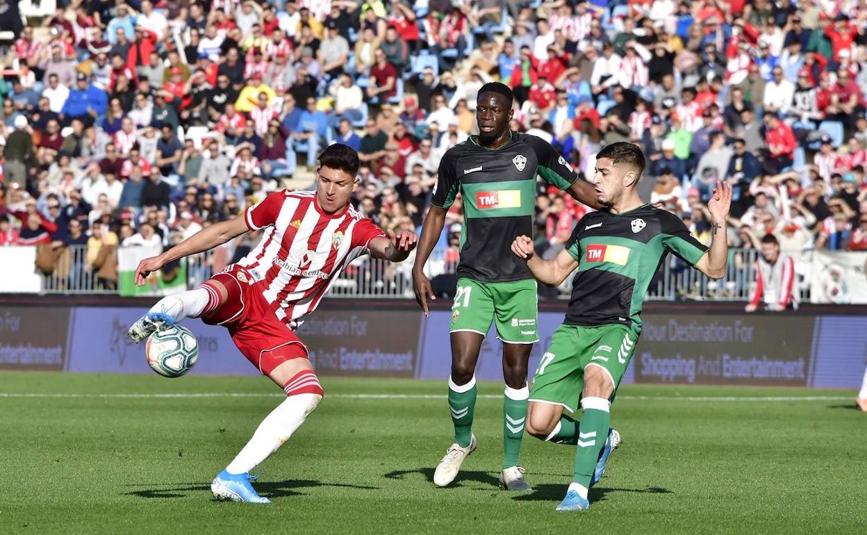 Ante el Elche es contra el equipo que más veces se ganó, aunque en Primera no lo logró nunca. 