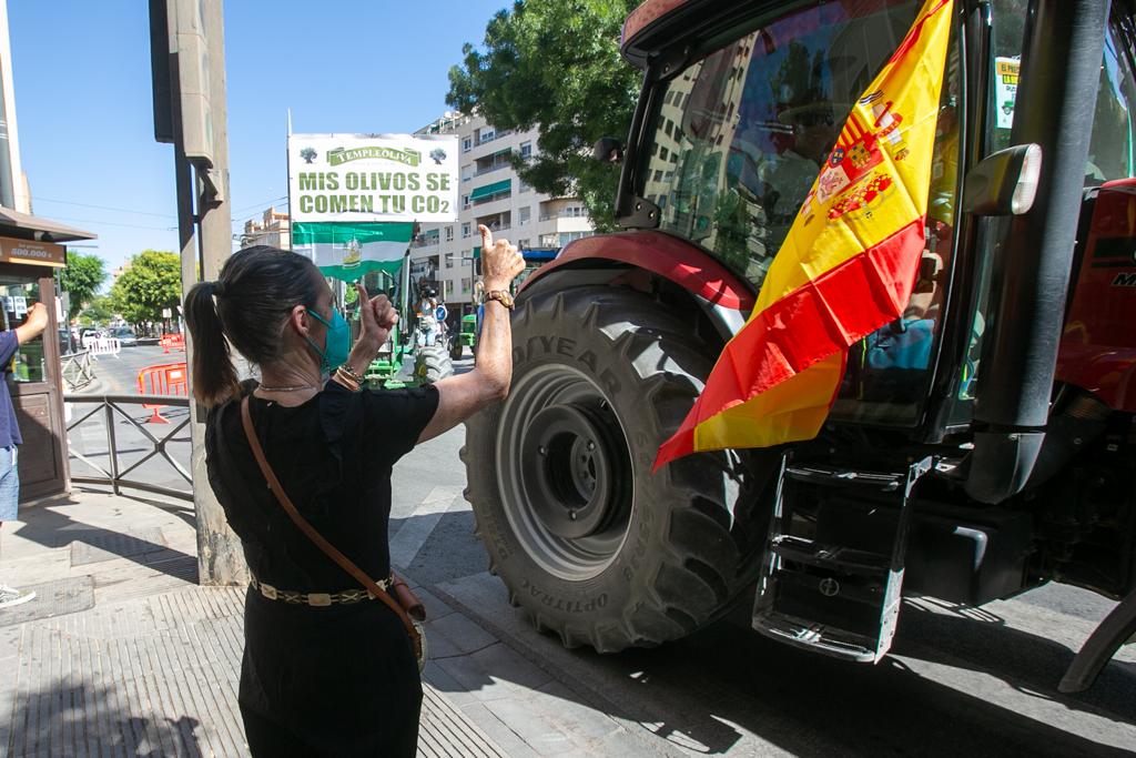 200 tractores marchan por el centro para protestar por el precio de los carburantes y de la electricidad