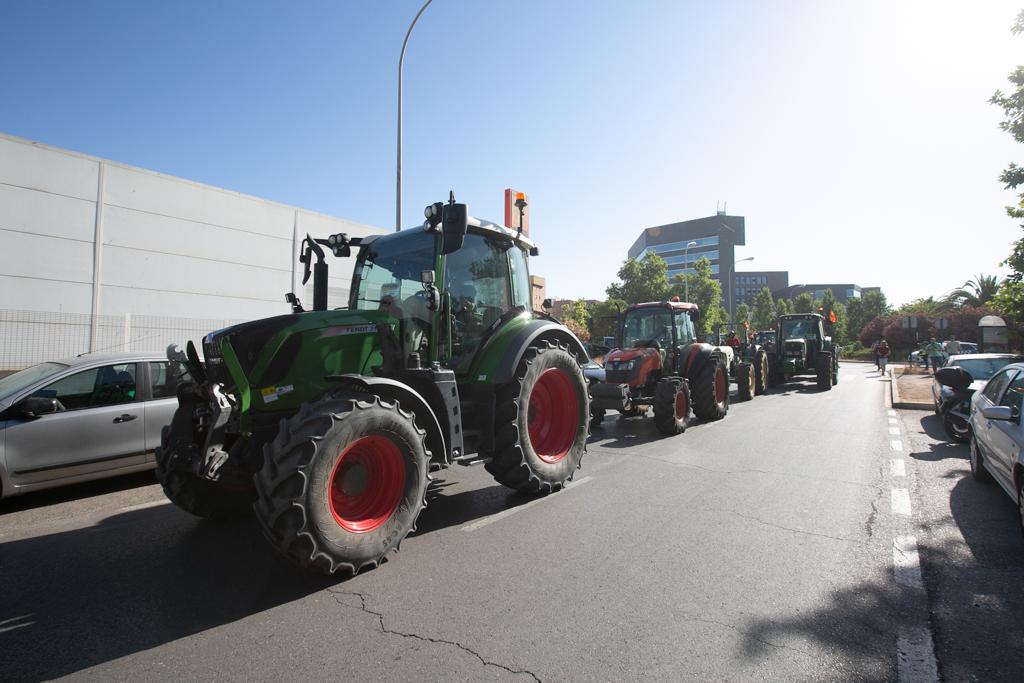 200 tractores marchan por el centro para protestar por el precio de los carburantes y de la electricidad