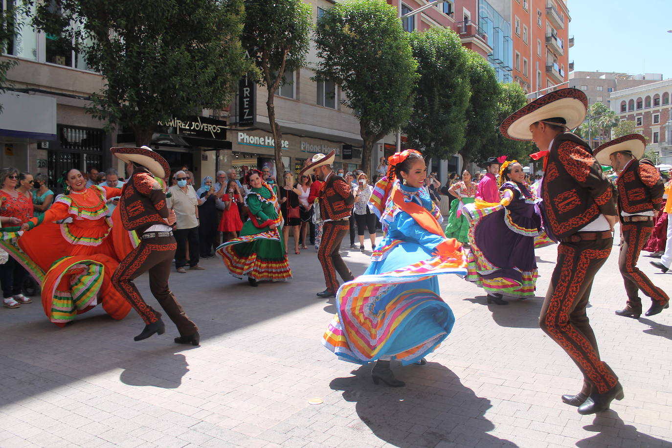 Grupos de Estados Unidos, México y Guinea Bissau actúan en la capital dentro de la 35 edición del Folk del Mundo