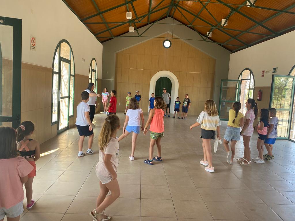 Niños en la Escuela de Verano de Cantoria.