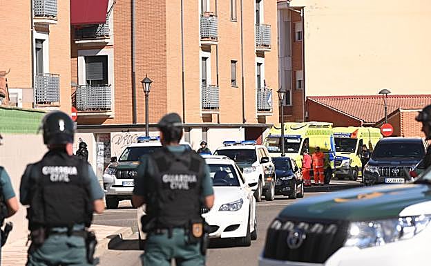 Perímetro acordonado por la Guardia Civil. 