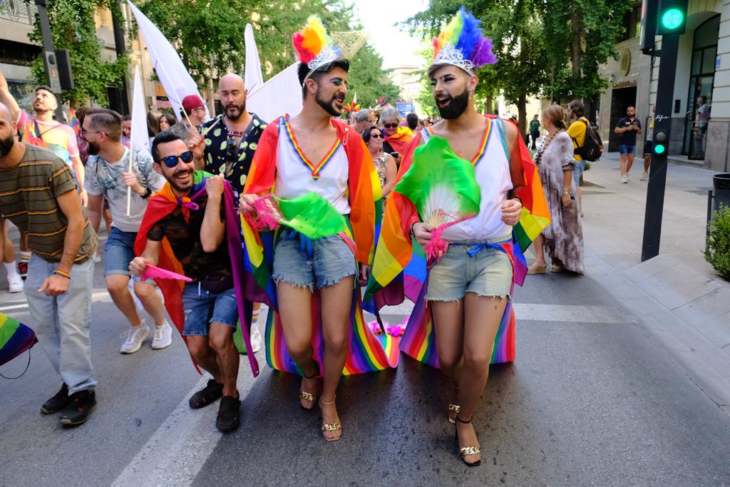 Imagen secundaria 1 - Distintos momentos de la marcha por Gran Vía.