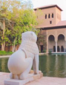 Imagen secundaria 2 - La réplica de la Sala de los Reyes, el Patio de los Leones y el Partal. 