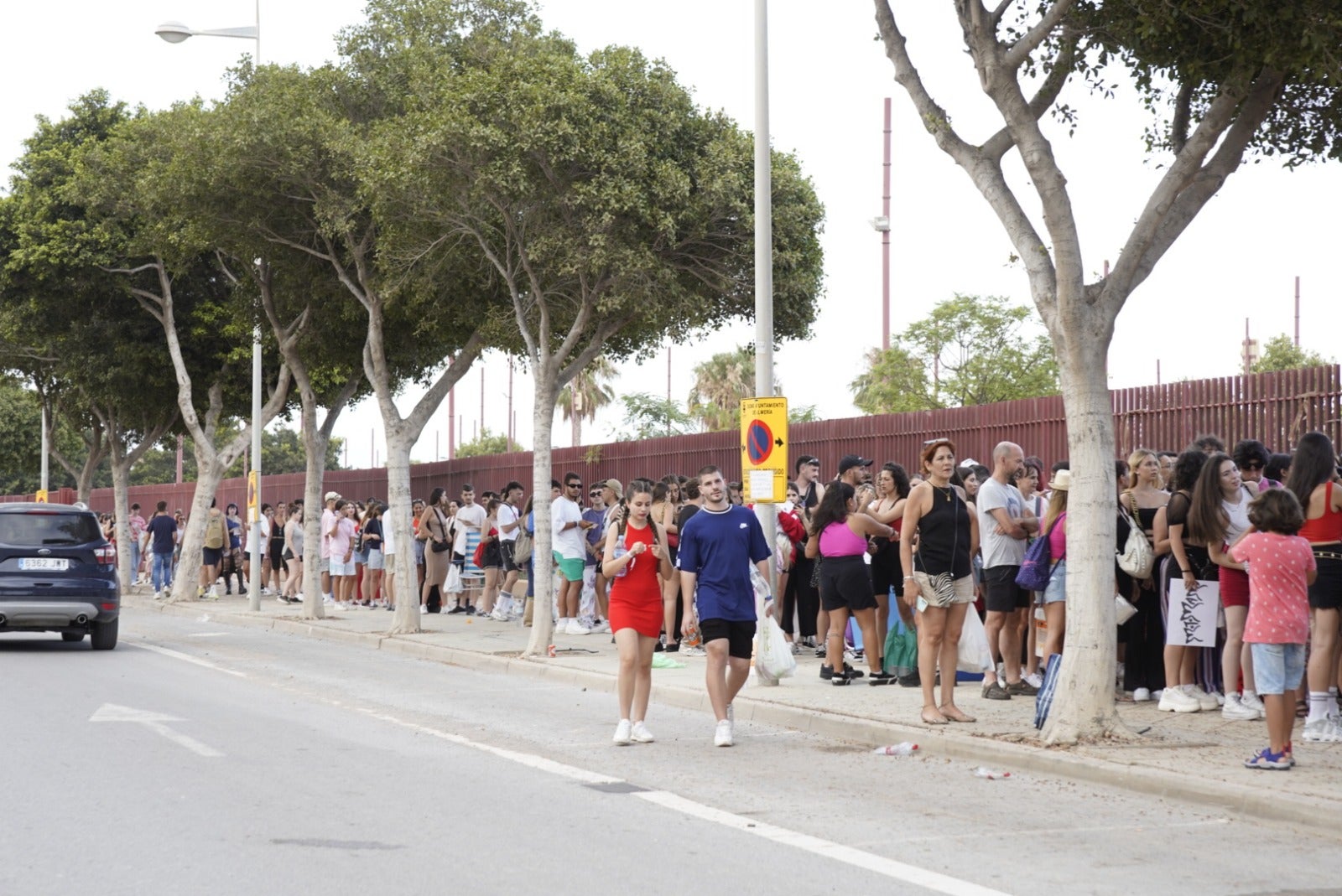 Miles de almerienses se citan en el Recinto Ferial para ver a Rosalía